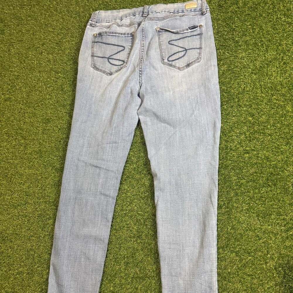 Seven7 light wash distressed skinny